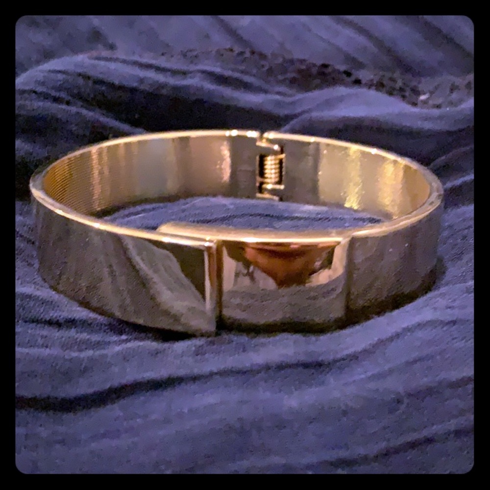 💫 Faux Gold Clasp Bracelet💫